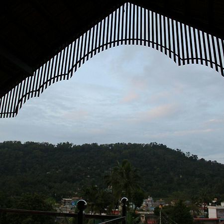 Iroomz Sri Vinayaka Comfort Virajpet Esterno foto