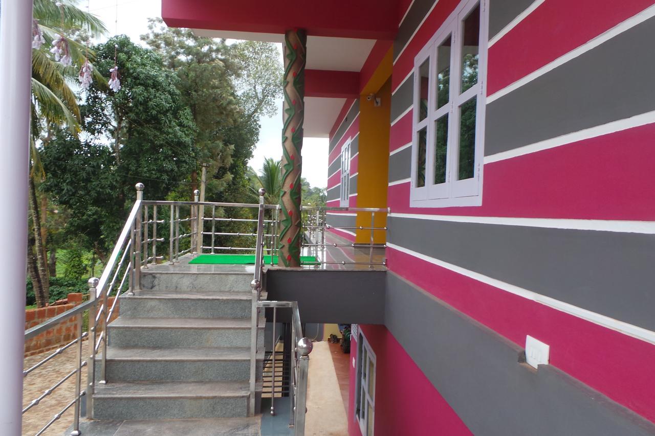 Iroomz Sri Vinayaka Comfort Virajpet Esterno foto