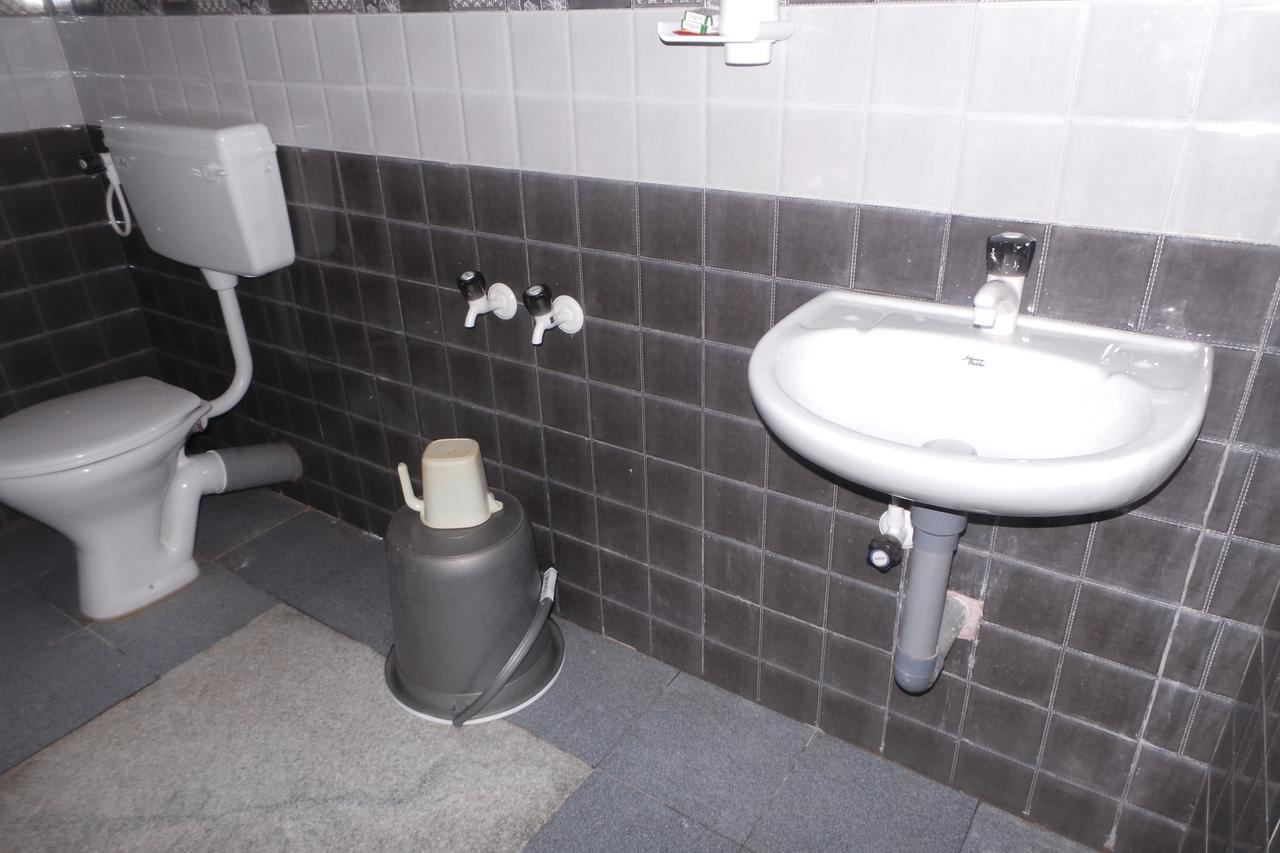 Iroomz Sri Vinayaka Comfort Virajpet Esterno foto