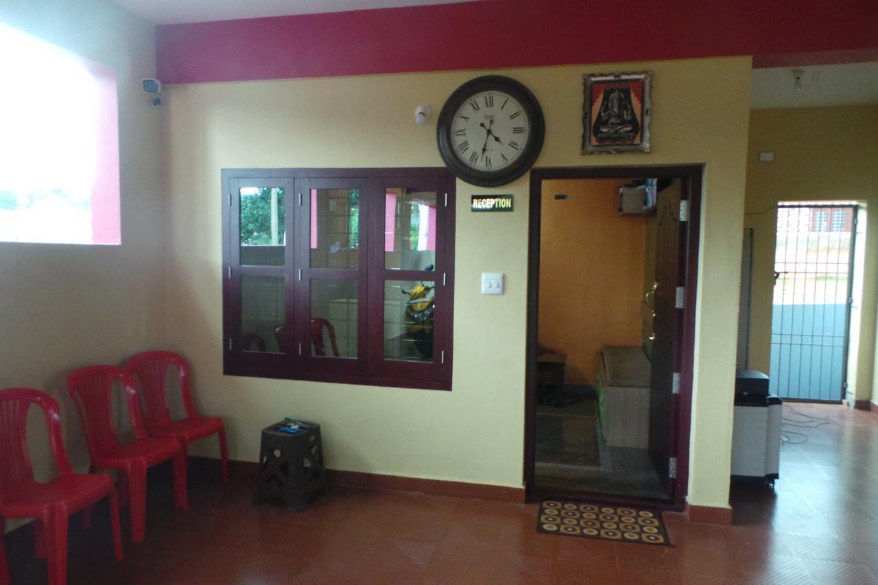 Iroomz Sri Vinayaka Comfort Virajpet Esterno foto