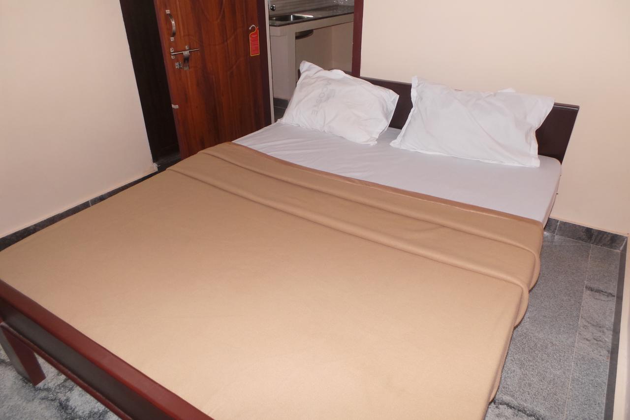 Iroomz Sri Vinayaka Comfort Virajpet Esterno foto