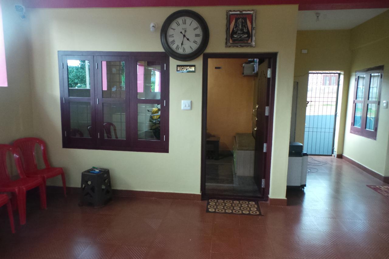 Iroomz Sri Vinayaka Comfort Virajpet Esterno foto