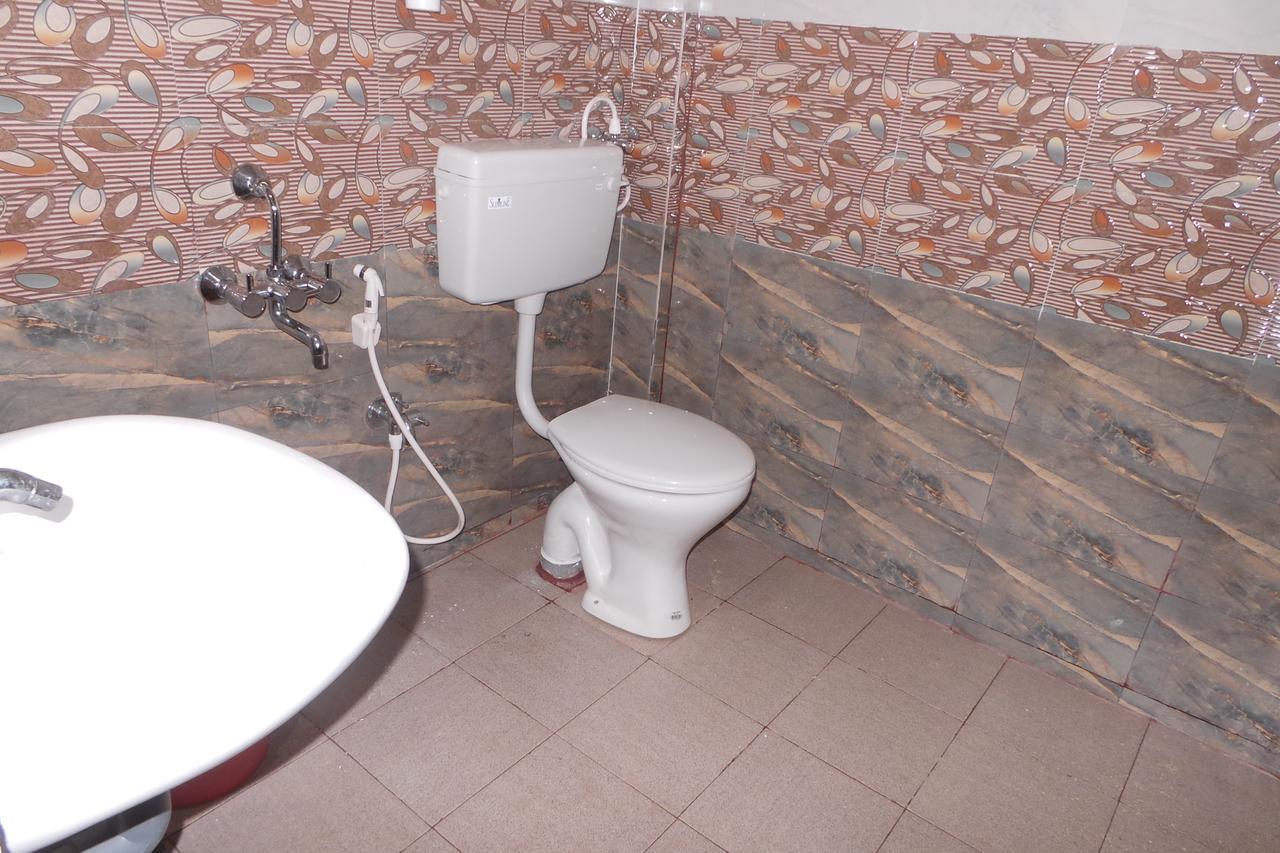 Iroomz Sri Vinayaka Comfort Virajpet Esterno foto