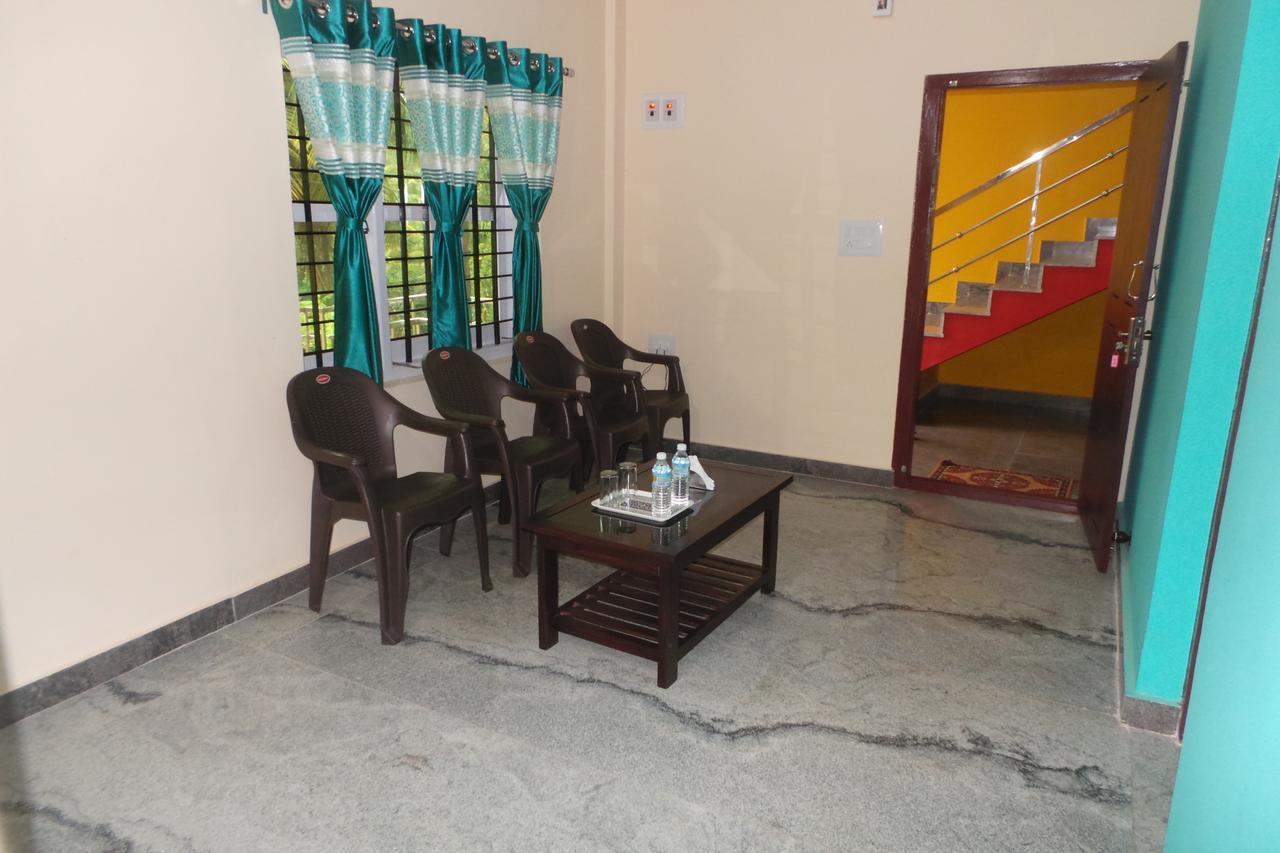 Iroomz Sri Vinayaka Comfort Virajpet Esterno foto