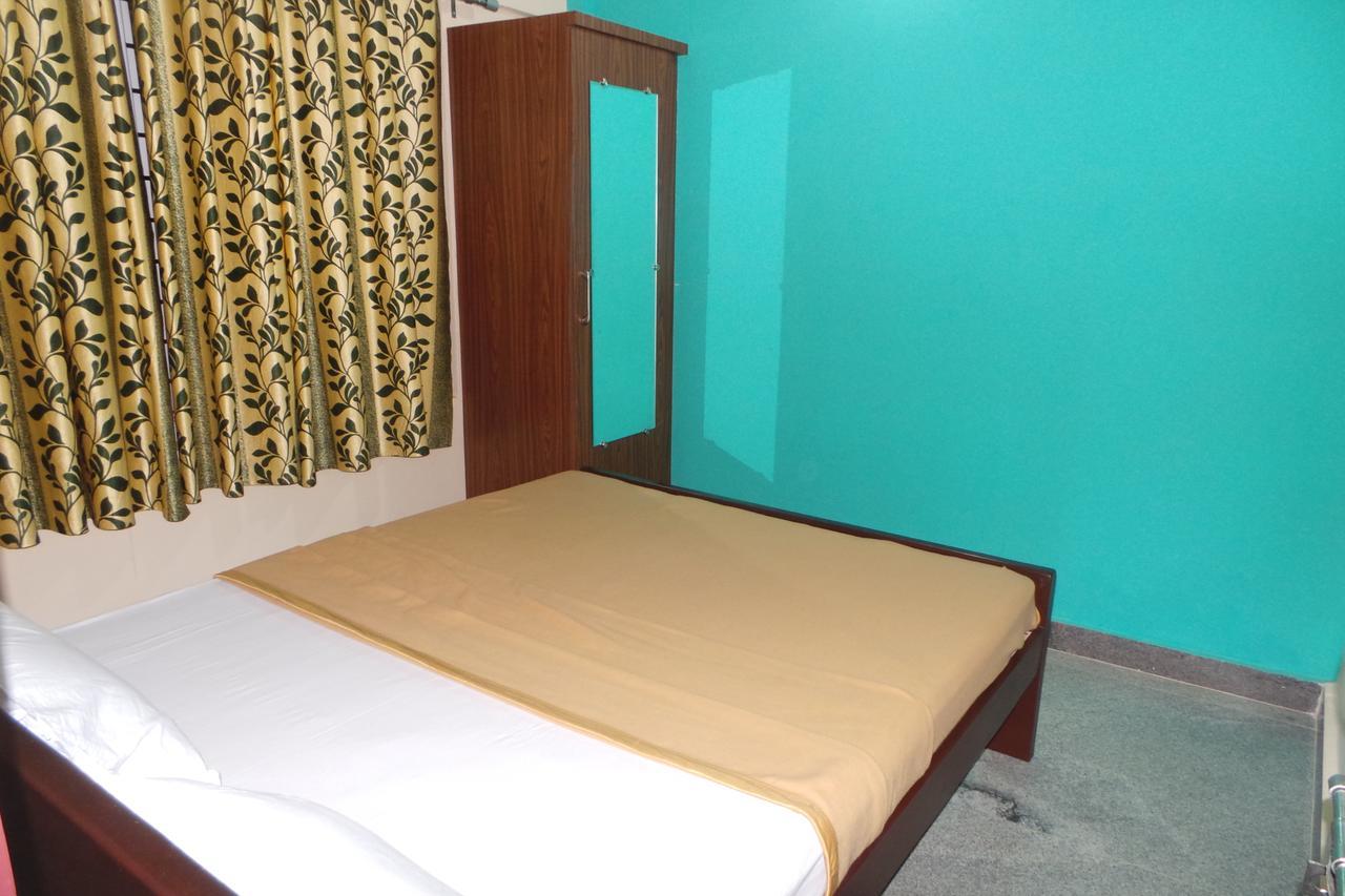 Iroomz Sri Vinayaka Comfort Virajpet Esterno foto