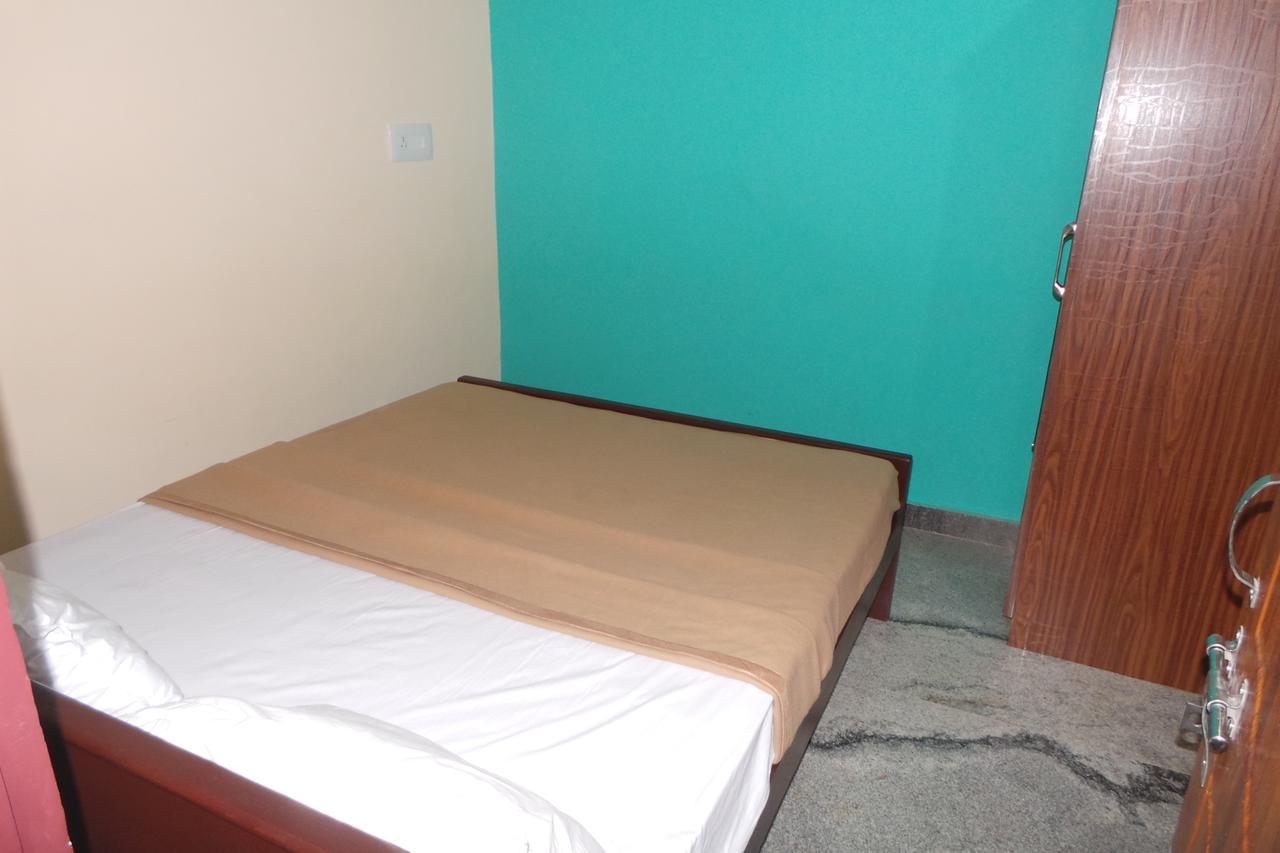 Iroomz Sri Vinayaka Comfort Virajpet Esterno foto