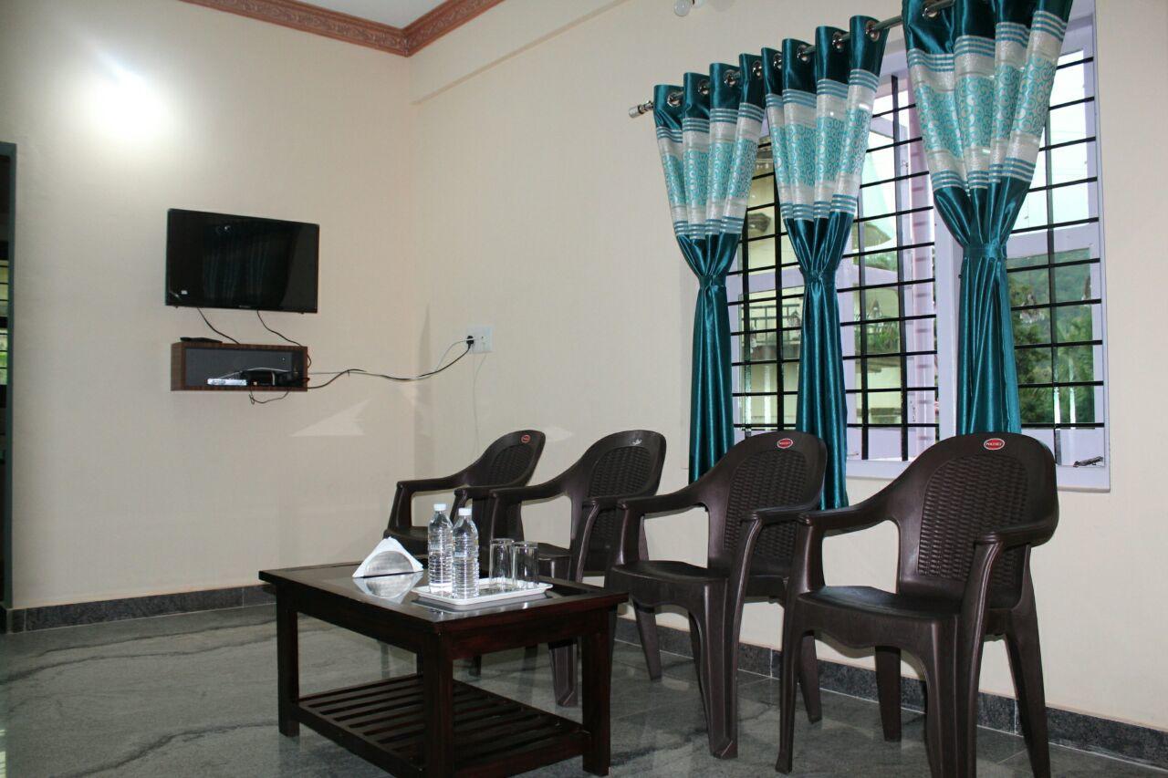 Iroomz Sri Vinayaka Comfort Virajpet Esterno foto