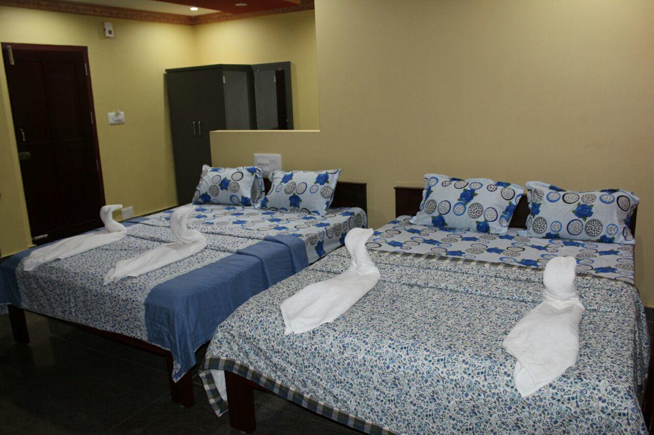 Iroomz Sri Vinayaka Comfort Virajpet Esterno foto