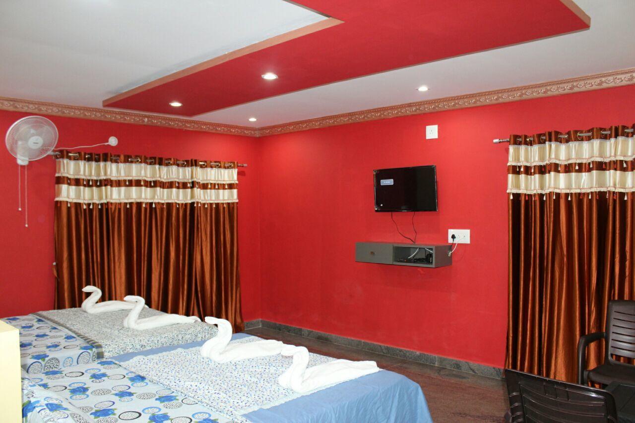 Iroomz Sri Vinayaka Comfort Virajpet Esterno foto
