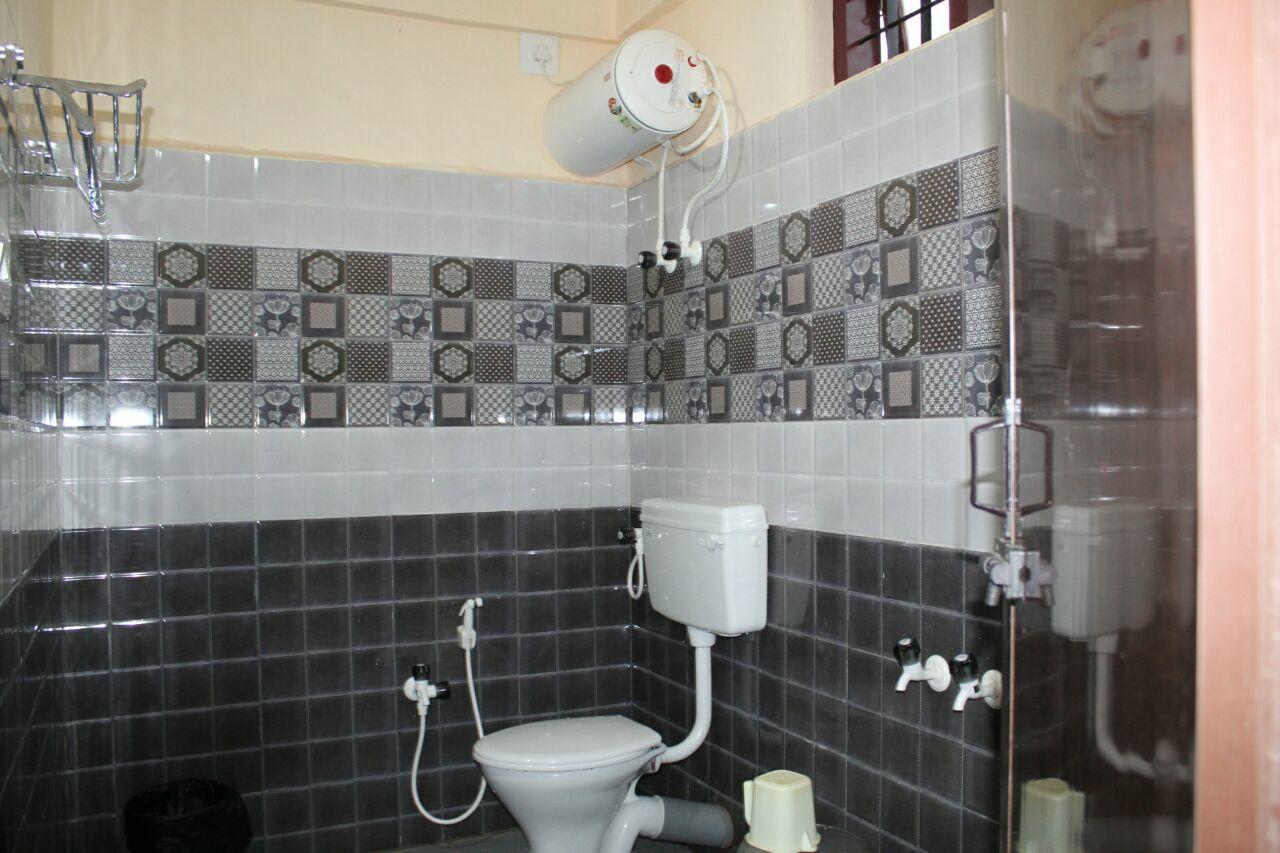 Iroomz Sri Vinayaka Comfort Virajpet Esterno foto