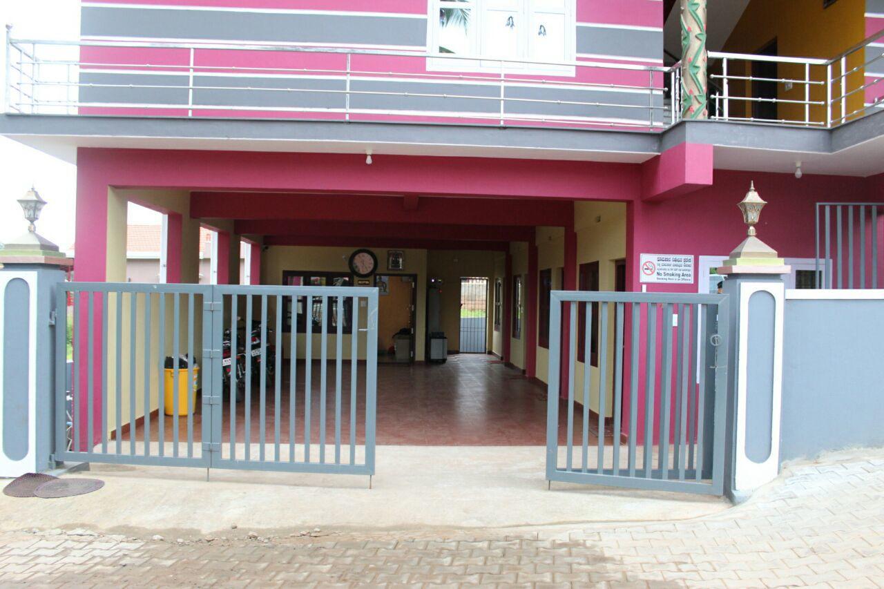 Iroomz Sri Vinayaka Comfort Virajpet Esterno foto
