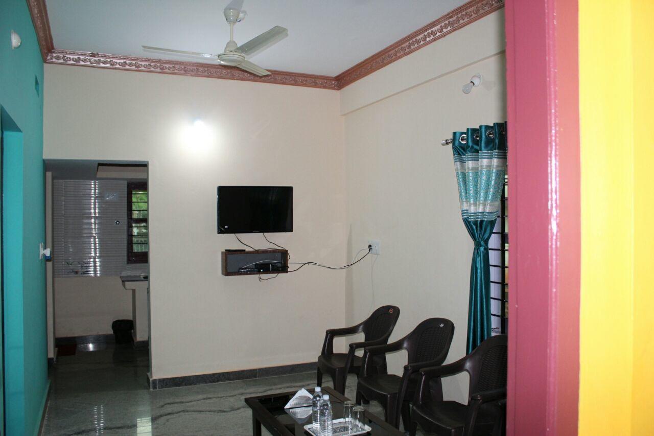 Iroomz Sri Vinayaka Comfort Virajpet Esterno foto