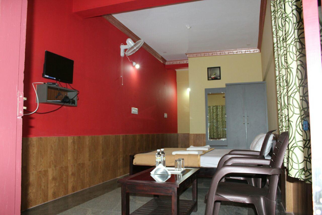 Iroomz Sri Vinayaka Comfort Virajpet Esterno foto
